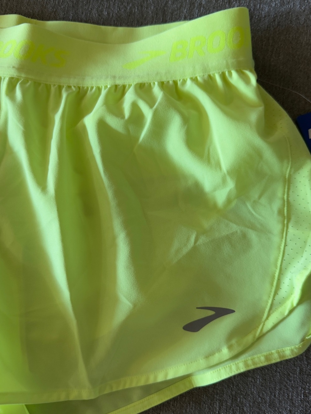 Brooks Women's Breakaway 2.5" Shorts size M NWT - Picture 7 of 9
